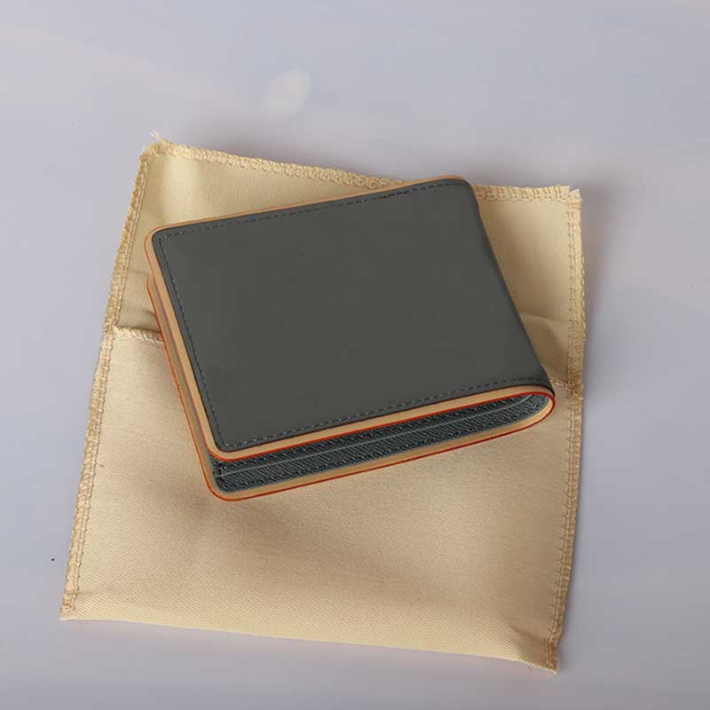 Designers mens walle classic women Short Purses credit card holder good quality grey leather business money pocket with box M63297
Designers mens walle classic women Short Purses credit card holder good quality grey leather business money pocket with box M63297