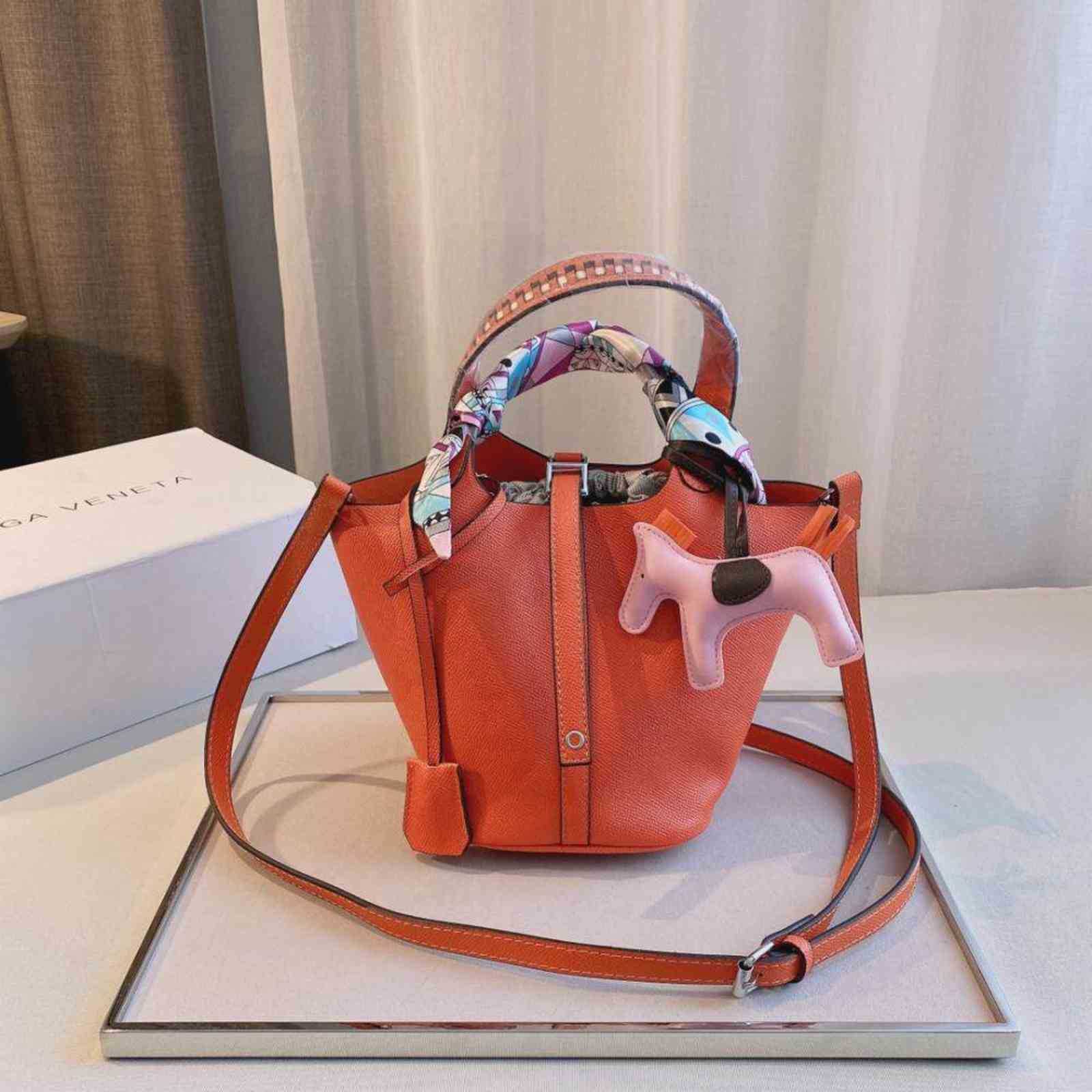 CLASSIC FLOWER herme2021 Summer And Autumn Lychee Pattern Bucket Bag Trendy Vegetable Blue Handbag Leisure All-Match Leather Shoulder DP3C
CLASSIC FLOWER herme2021 Summer And Autumn Lychee Pattern Bucket Bag Trendy Vegetable Blue Handbag Leisure All-Match Leather Shoulder DP3C