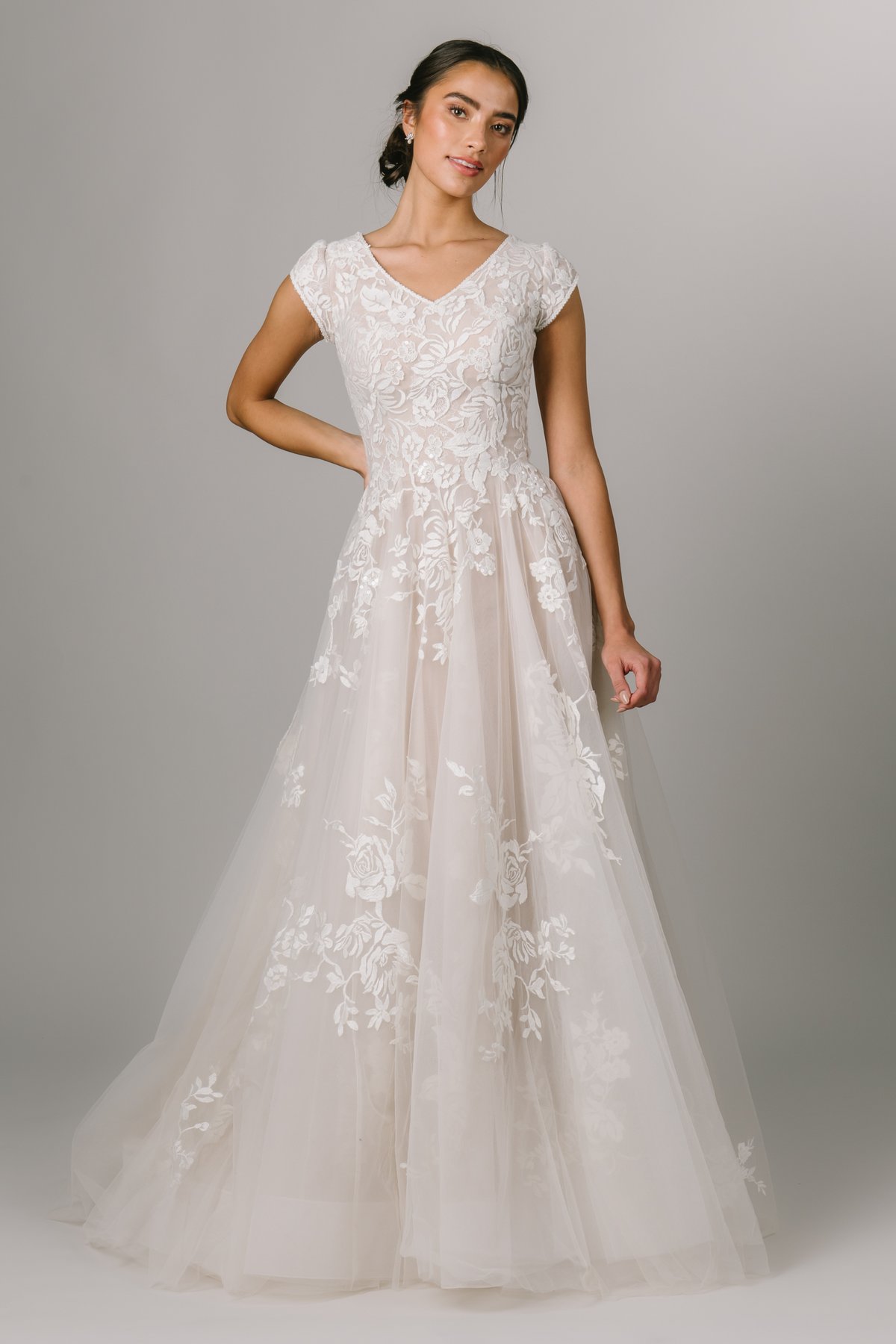 2022 New Ivory Champagne A-line Modest Wedding Dresses Gowns Cap Sleeves V Neck Lace Appliquies Buttons Back Women Formal Bridal Gowns Custom Made, All white
2022 New Ivory Champagne A-line Modest Wedding Dresses Gowns Cap Sleeves V Neck Lace Appliquies Buttons Back Women Formal Bridal Gowns Custom Made, All white