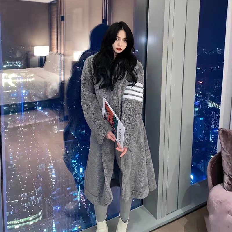 21ss new TB Thom wool down to the knee FUR WOOL COAT plus Plush loose coat heavy gold composite deerskin warm jacket, Black
21ss new TB Thom wool down to the knee FUR WOOL COAT plus Plush loose coat heavy gold composite deerskin warm jacket, Black