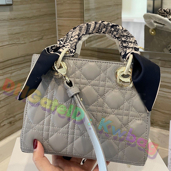 Women Luxurys Designers Bags Sheepskin leather Diamond Lattice handbag Lady 2021 top quality Handbags Ladies must-have Classic crossbody bag fashion mini purses, No bags
Women Luxurys Designers Bags Sheepskin leather Diamond Lattice handbag Lady 2021 top quality Handbags Ladies must-have Classic crossbody bag fashion mini purses, No bags