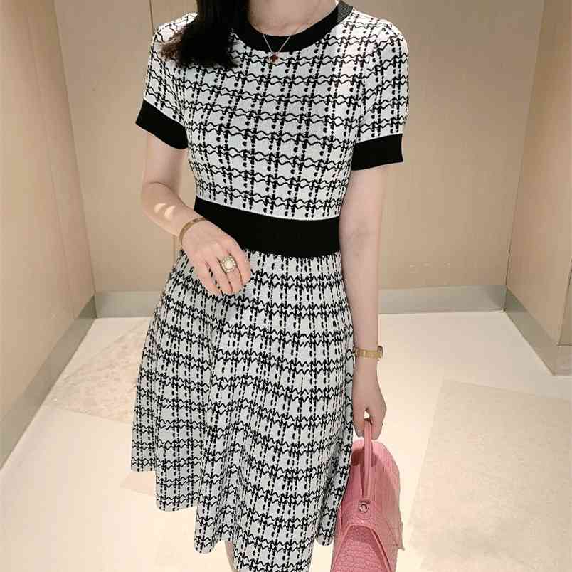 Knitted Sweater Dress Women Summer Elegant Short Sleeve O-Neck Contrast Striped Office OL Casual Slim Dresses Vestidos 210519, Black
Knitted Sweater Dress Women Summer Elegant Short Sleeve O-Neck Contrast Striped Office OL Casual Slim Dresses Vestidos 210519, Black