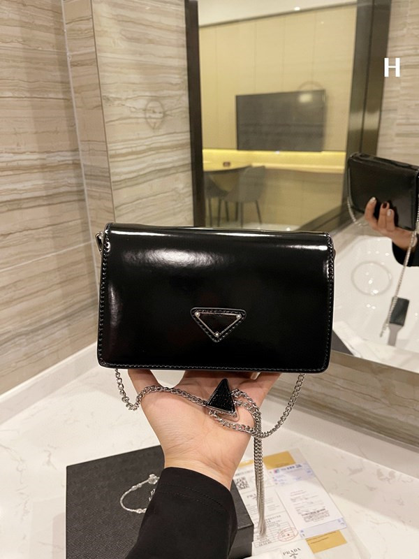 Ladies chain shoulder bag designer messenger bag ladies leather chain portable wallet party high quality mini shopping bag wallet size 19cm
Ladies chain shoulder bag designer messenger bag ladies leather chain portable wallet party high quality mini shopping bag wallet size 19cm