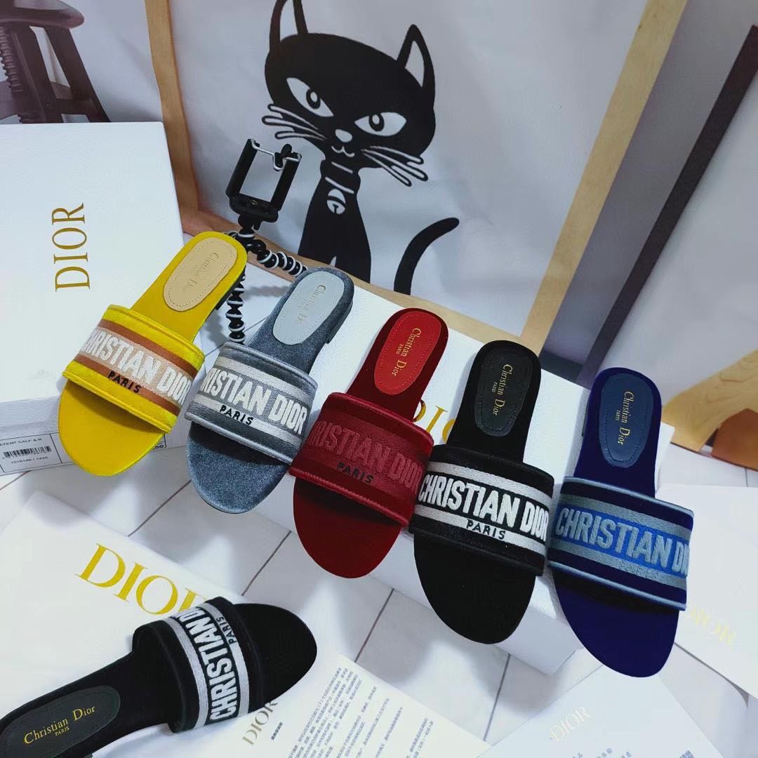 21dway early spring flip-flops women's shoes cd letter logo slipper 3d embroidered flat sandals round toe thick heel jelly strapless sl, Black
21dway early spring flip-flops women's shoes cd letter logo slipper 3d embroidered flat sandals round toe thick heel jelly strapless sl, Black