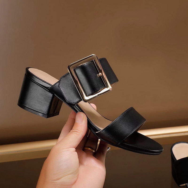 New 2021 Fashion Women Low Heels Slippers Slip On Mules Brand Designers Luxury Strap Slides Slip On Loafers Mules 34-42, Black
New 2021 Fashion Women Low Heels Slippers Slip On Mules Brand Designers Luxury Strap Slides Slip On Loafers Mules 34-42, Black