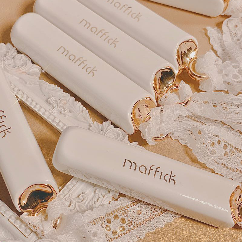 Newest MAFFICK Lace Lipstick Velvet Matte Lipsticks Lasting Non-stick Cup Peach Color Beautiful Cosmetics for women 6 colors, 03#
Newest MAFFICK Lace Lipstick Velvet Matte Lipsticks Lasting Non-stick Cup Peach Color Beautiful Cosmetics for women 6 colors, 03#
