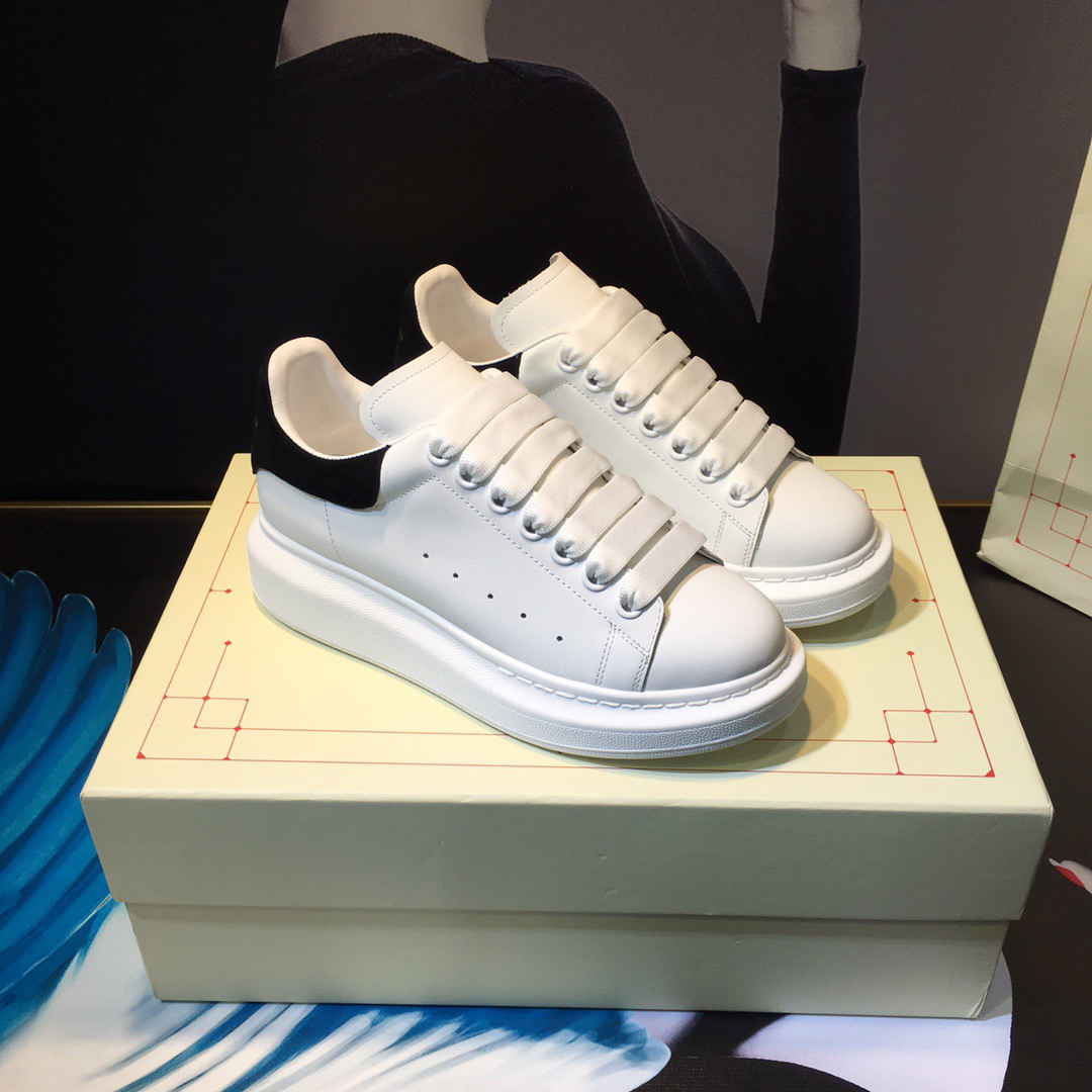 Fashion Men Women Designer Shoes Leather Lace Up Platform Sole Sneakers White Black mens womens Luxury velvet suede Casual Shoe with box 34-46
Fashion Men Women Designer Shoes Leather Lace Up Platform Sole Sneakers White Black mens womens Luxury velvet suede Casual Shoe with box 34-46