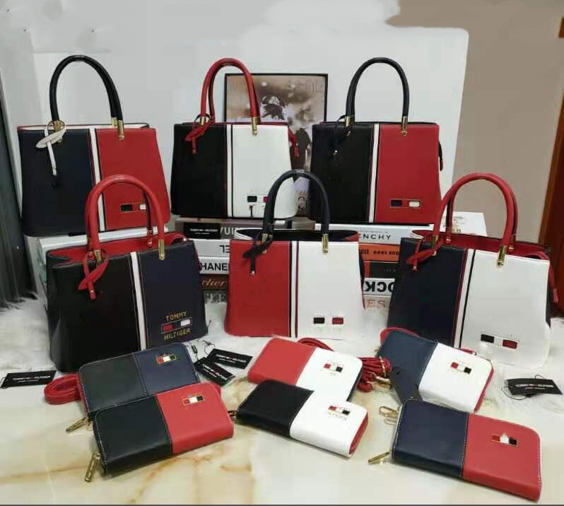 evening bag 2021 boutique female handbag designer luxury printing pillow type simple shoulder bag
evening bag 2021 boutique female handbag designer luxury printing pillow type simple shoulder bag