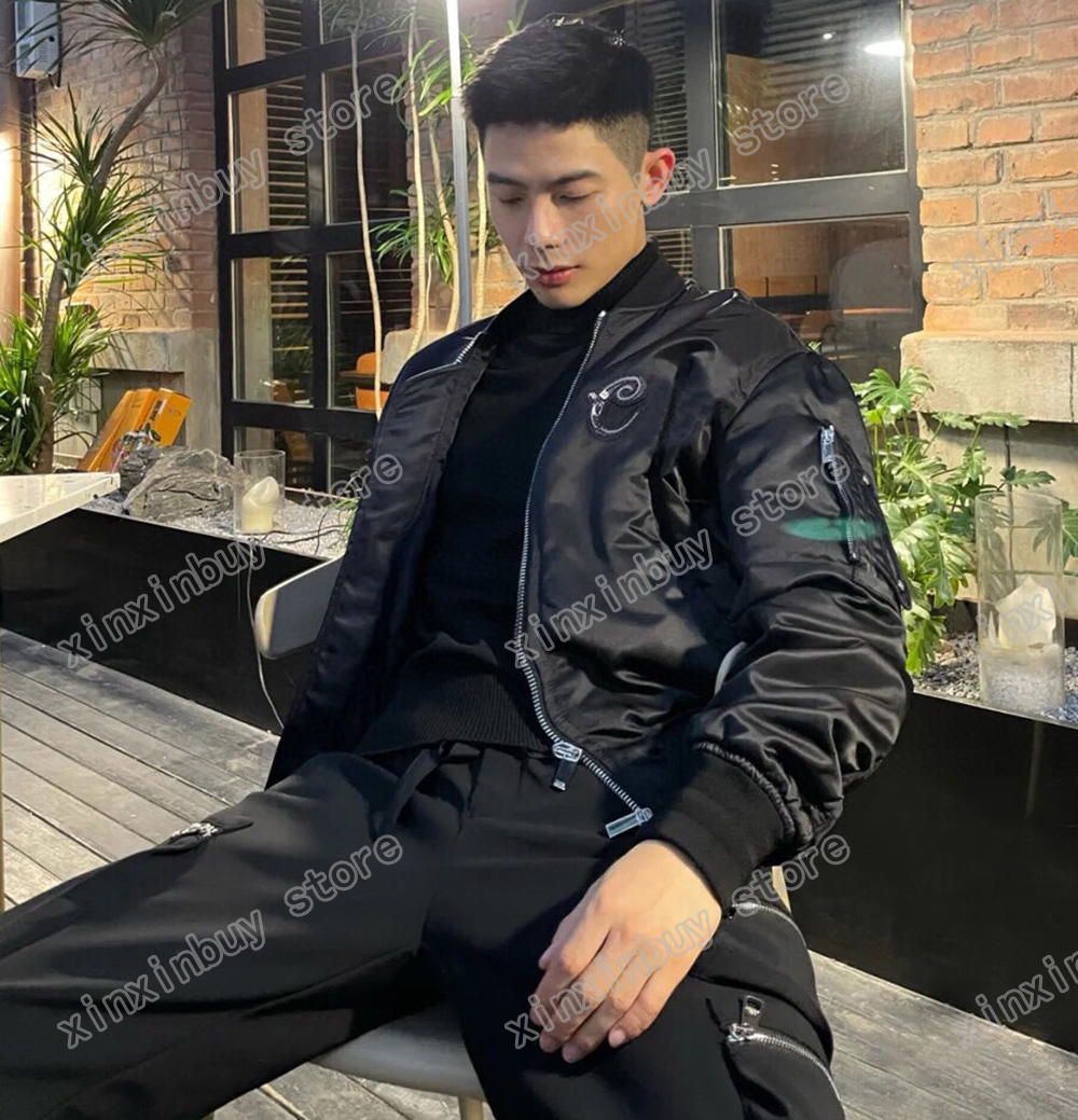 21ss mens designers Jackets letter Jacquard Christian Double letters clothes streetwear Coats Outerwear Hooded men Clothing zipper black white xinxin
21ss mens designers Jackets letter Jacquard Christian Double letters clothes streetwear Coats Outerwear Hooded men Clothing zipper black white xinxin