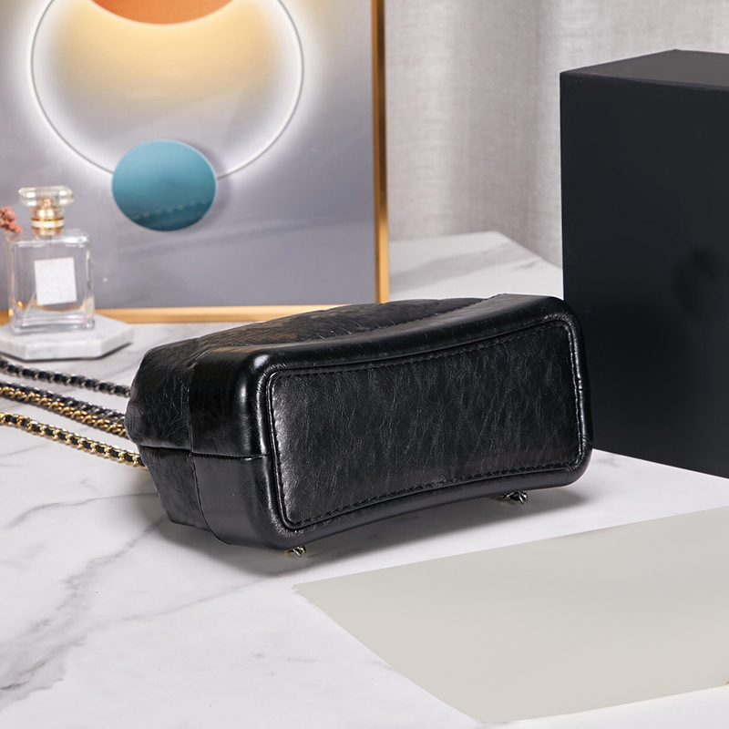 7A +top quality women handbags clutch Bucket backpack bag fashion Designers Bags 2021 gold chain bag cowhide leather wallet classic black purse, All black 
7A +top quality women handbags clutch Bucket backpack bag fashion Designers Bags 2021 gold chain bag cowhide leather wallet classic black purse, All black