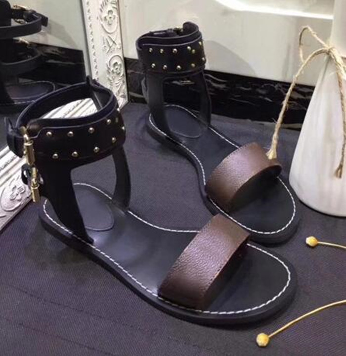 Fashion women's casual sandals summer Leather beach shoes woman rivet Peep Toe slippers Good quality 
Fashion women's casual sandals summer Leather beach shoes woman rivet Peep Toe slippers Good quality