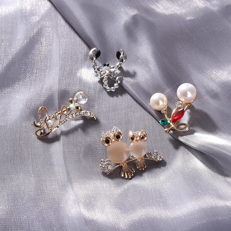 Vintage Brooch Owl Flower Scorpion Love Rhinestone Crystal Pearl Brooches for Women Trendy Elegant Pins Party Wedding Jewelry
Vintage Brooch Owl Flower Scorpion Love Rhinestone Crystal Pearl Brooches for Women Trendy Elegant Pins Party Wedding Jewelry