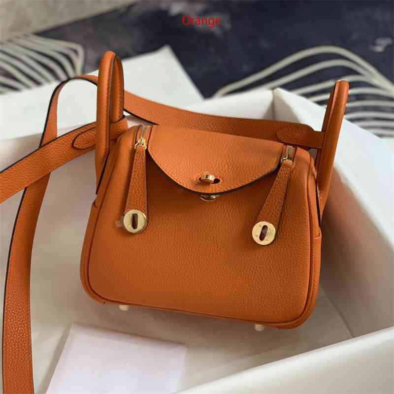 Women Luxurys Designers Bags 2021 Female leather hand classic wild fashion hand messenger female Designer Handbag Handbags Totes Crossbody Bag
Women Luxurys Designers Bags 2021 Female leather hand classic wild fashion hand messenger female Designer Handbag Handbags Totes Crossbody Bag