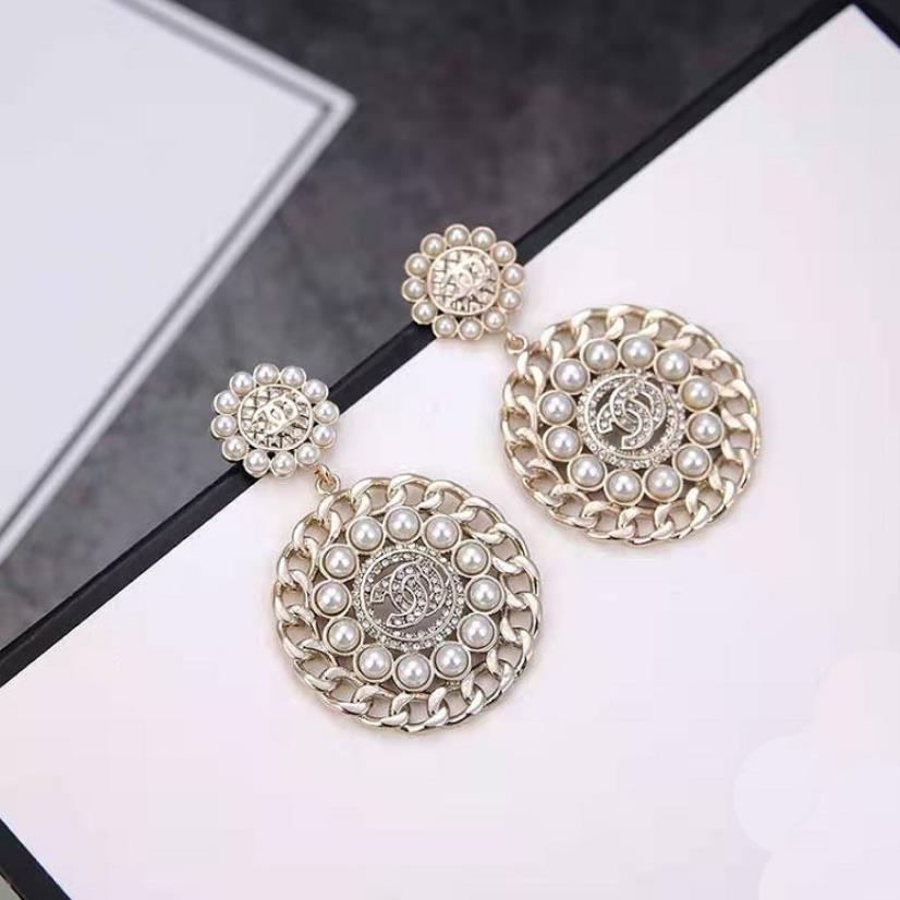Xiangjia xiaoxiangfeng new European and American fashion simple 925 silver needle Earrings star same Pearl Rhinestone Earrings female
Xiangjia xiaoxiangfeng new European and American fashion simple 925 silver needle Earrings star same Pearl Rhinestone Earrings female