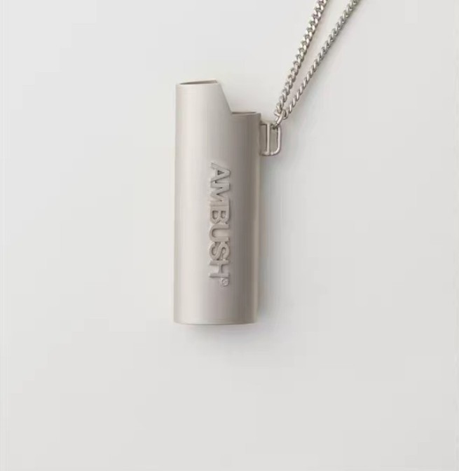 21ss Ambush Logo Lighter Case Shape Necklace Designer High Street Fashion Accessories Special Alloy Pendant Necklaces Trendy 5 Colors
21ss Ambush Logo Lighter Case Shape Necklace Designer High Street Fashion Accessories Special Alloy Pendant Necklaces Trendy 5 Colors
