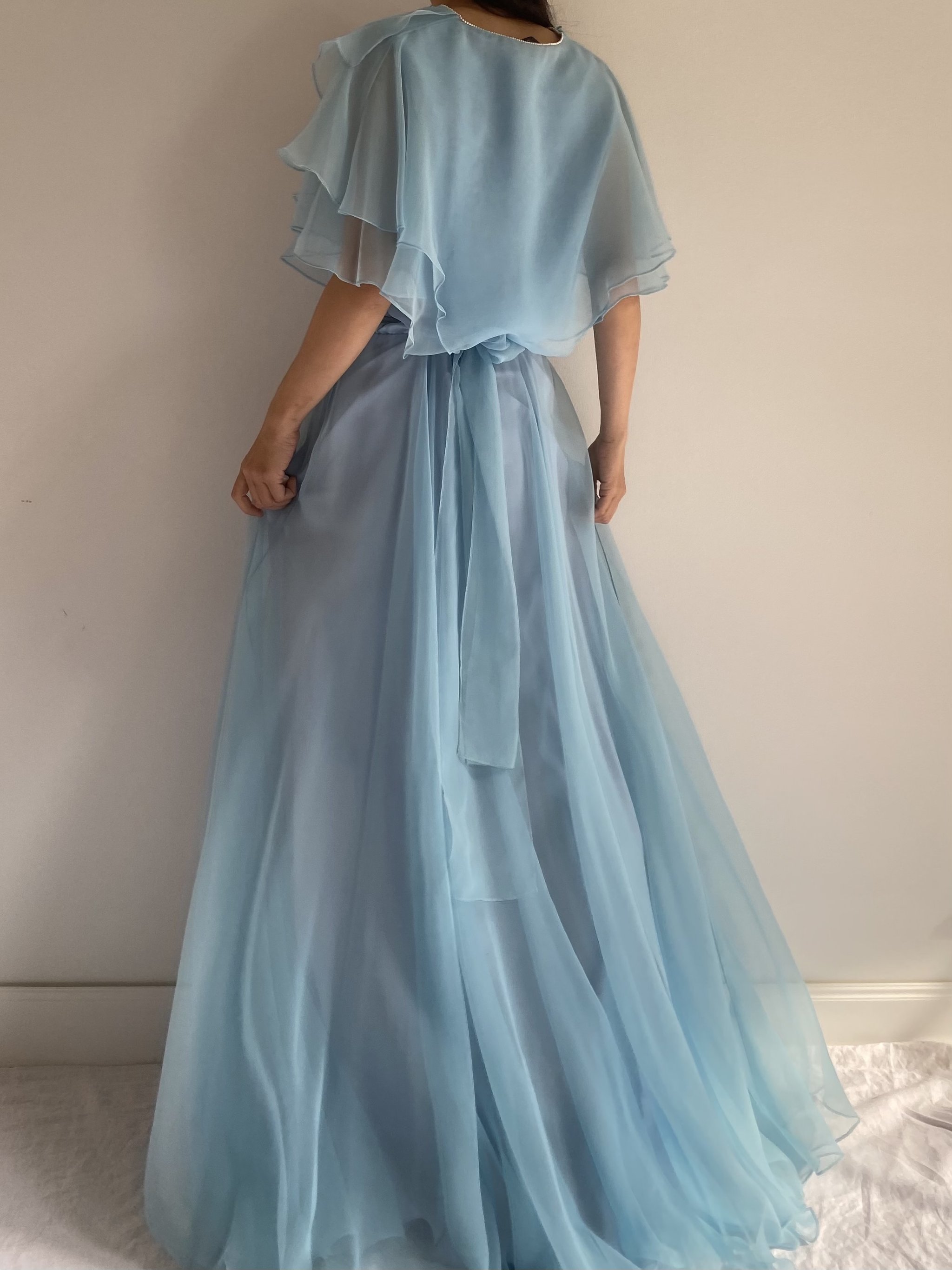 2021 Light Sky Blue Kimono Women Sleepwear Wraps V Neck Ruffle Shawl Backness Lace Up Bathrobe Sheer Nightgown Robe Prom Maternity Dress Photography