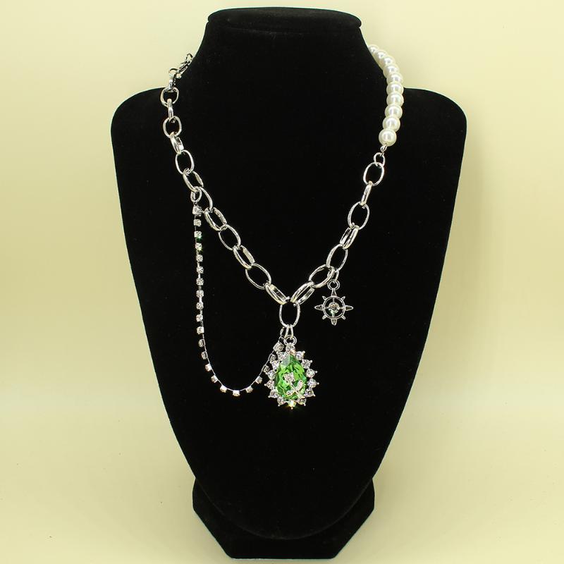 Chokers Luxury Crystal Waterdrop Pendant Women Christmas Choker Chunky Generous Simple Imitation Pearls Temperament Fashion Necklace
Chokers Luxury Crystal Waterdrop Pendant Women Christmas Choker Chunky Generous Simple Imitation Pearls Temperament Fashion Necklace