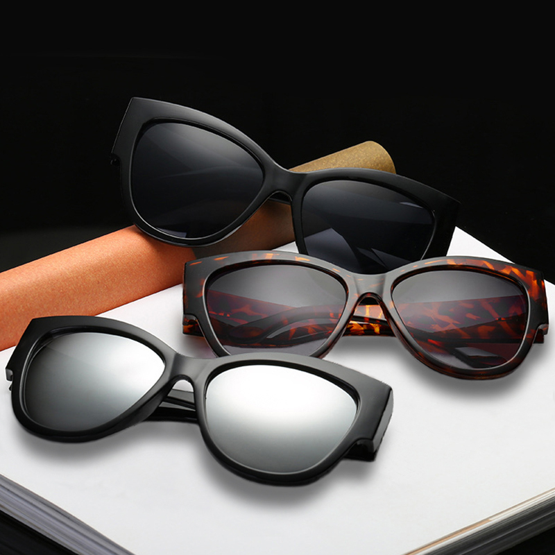 Sunglasses fashion classic personality cat eye ladies adult frame lenses summer style glasses 1, White;black
Sunglasses fashion classic personality cat eye ladies adult frame lenses summer style glasses 1, White;black