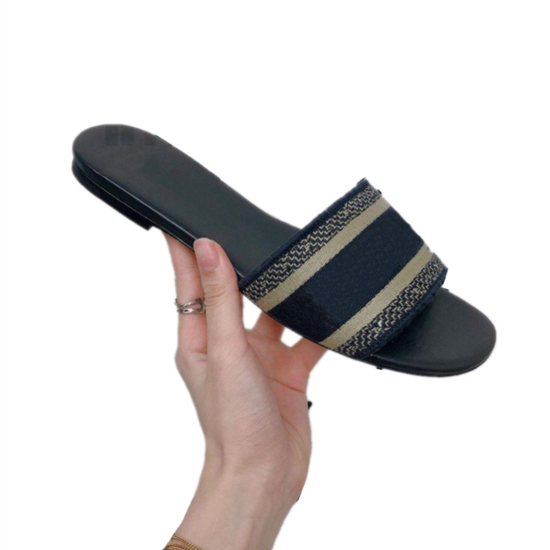 Luxury leather women summer flat sandals slippers embroidered Beach fashion large head letter bow, Red
Luxury leather women summer flat sandals slippers embroidered Beach fashion large head letter bow, Red