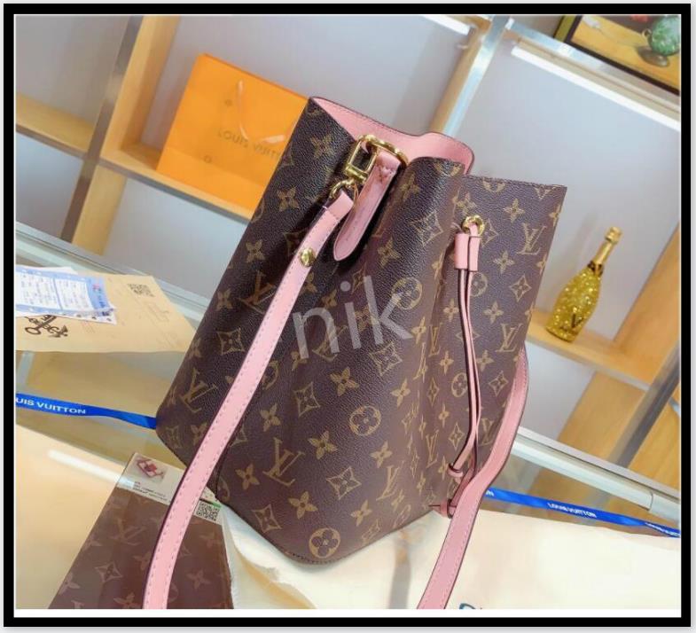 2021 LV LOUIS 1 VITTON Trendy bucket bag Shoulder Bags Women Leather Handbags MICHAEL Messenger Bags Tote Purse A85, Red;black
2021 LV LOUIS 1 VITTON Trendy bucket bag Shoulder Bags Women Leather Handbags MICHAEL Messenger Bags Tote Purse A85, Red;black