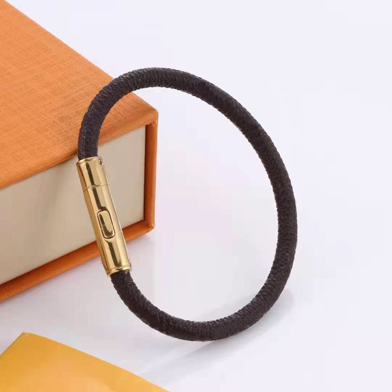 Woman Bracelet Fashion Bracelets for Man Womens Leather Chain Jewelry Unisex Wristband 2 Styles Good Quality with BOX
Woman Bracelet Fashion Bracelets for Man Womens Leather Chain Jewelry Unisex Wristband 2 Styles Good Quality with BOX