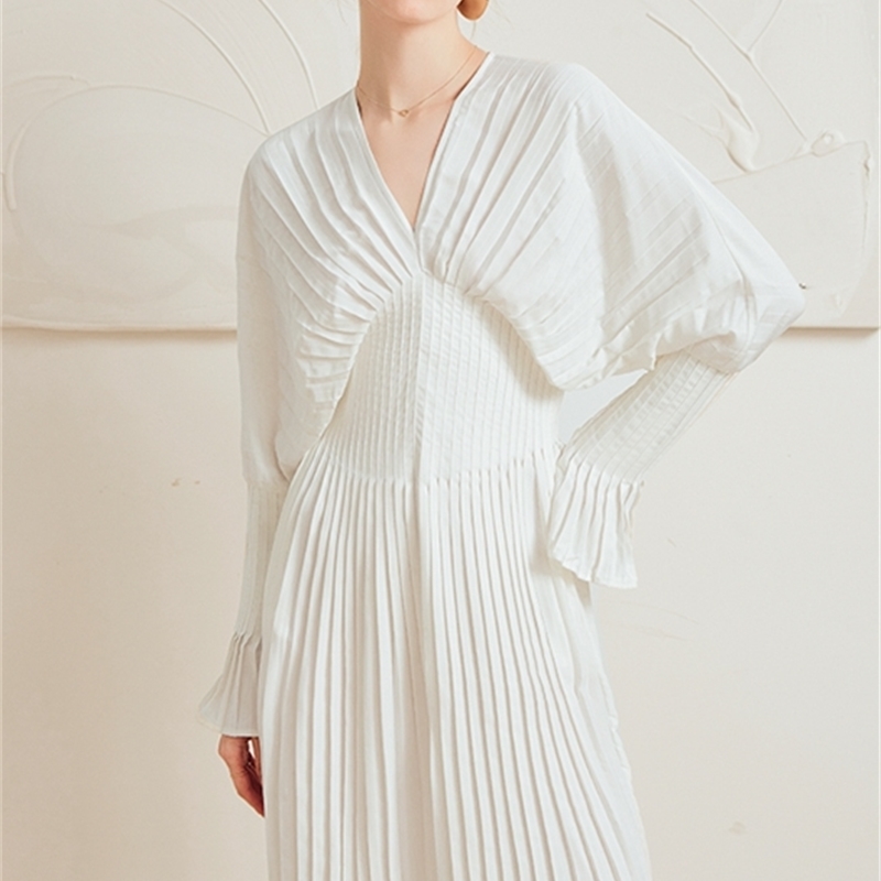 DEAT summer flare sleeves pleated white color high waist V-neck knee length pullover sexy female dress WR30800L 210428