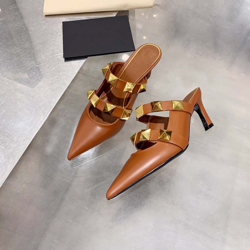 spring and autumn Genuine Leather Slippers 6.5cm Middle heel balck pointed Designers female golden big rivets Sandals outer wear lazy half-drag us4 -10, Black
spring and autumn Genuine Leather Slippers 6.5cm Middle heel balck pointed Designers female golden big rivets Sandals outer wear lazy half-drag us4 -10, Black