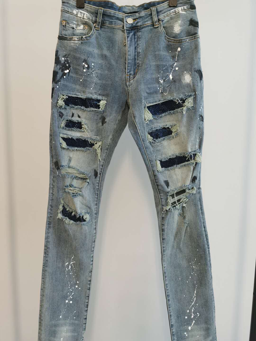 Men jeans luxury design pants Long Skinny blue Artificial diamond Destroy the quilt Ripped hole designer jean Mens Designers Clothes
Men jeans luxury design pants Long Skinny blue Artificial diamond Destroy the quilt Ripped hole designer jean Mens Designers Clothes