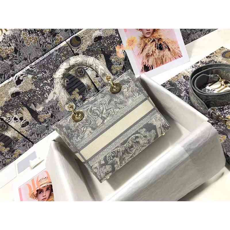 Women Luxurys Designers Bags 2021 ladies embroidered top Designer Handbag Handbags Totes Crossbody Bag
Women Luxurys Designers Bags 2021 ladies embroidered top Designer Handbag Handbags Totes Crossbody Bag