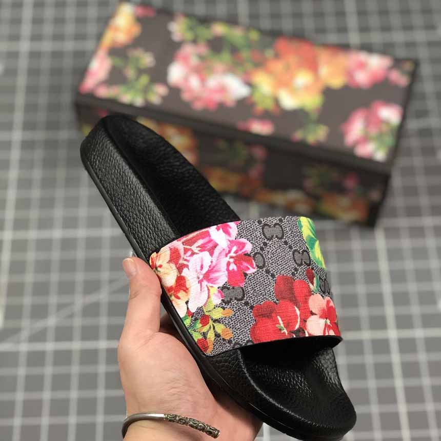 2021 men's and women's couple models slippers brand-name luxury printing summer fashion comfortable beach wide flat shoes flip flops, Black
2021 men's and women's couple models slippers brand-name luxury printing summer fashion comfortable beach wide flat shoes flip flops, Black