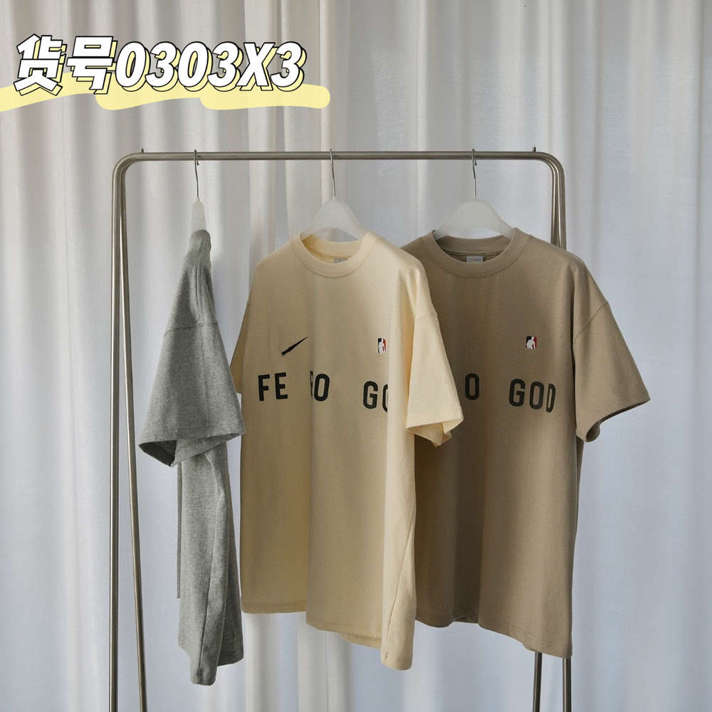 High quality summer co branded couple fashion loose T-shirt casual letter print embroidery short sleeve 0303x3, White;black
High quality summer co branded couple fashion loose T-shirt casual letter print embroidery short sleeve 0303x3, White;black