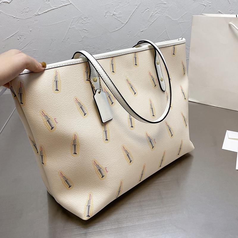Designer Women City Tote Shoulder Bag Luxurys Designers Bags USA New-York Brand Print Shopping Totes Handbags Large Capacity PU Leather Cros
Designer Women City Tote Shoulder Bag Luxurys Designers Bags USA New-York Brand Print Shopping Totes Handbags Large Capacity PU Leather Cros