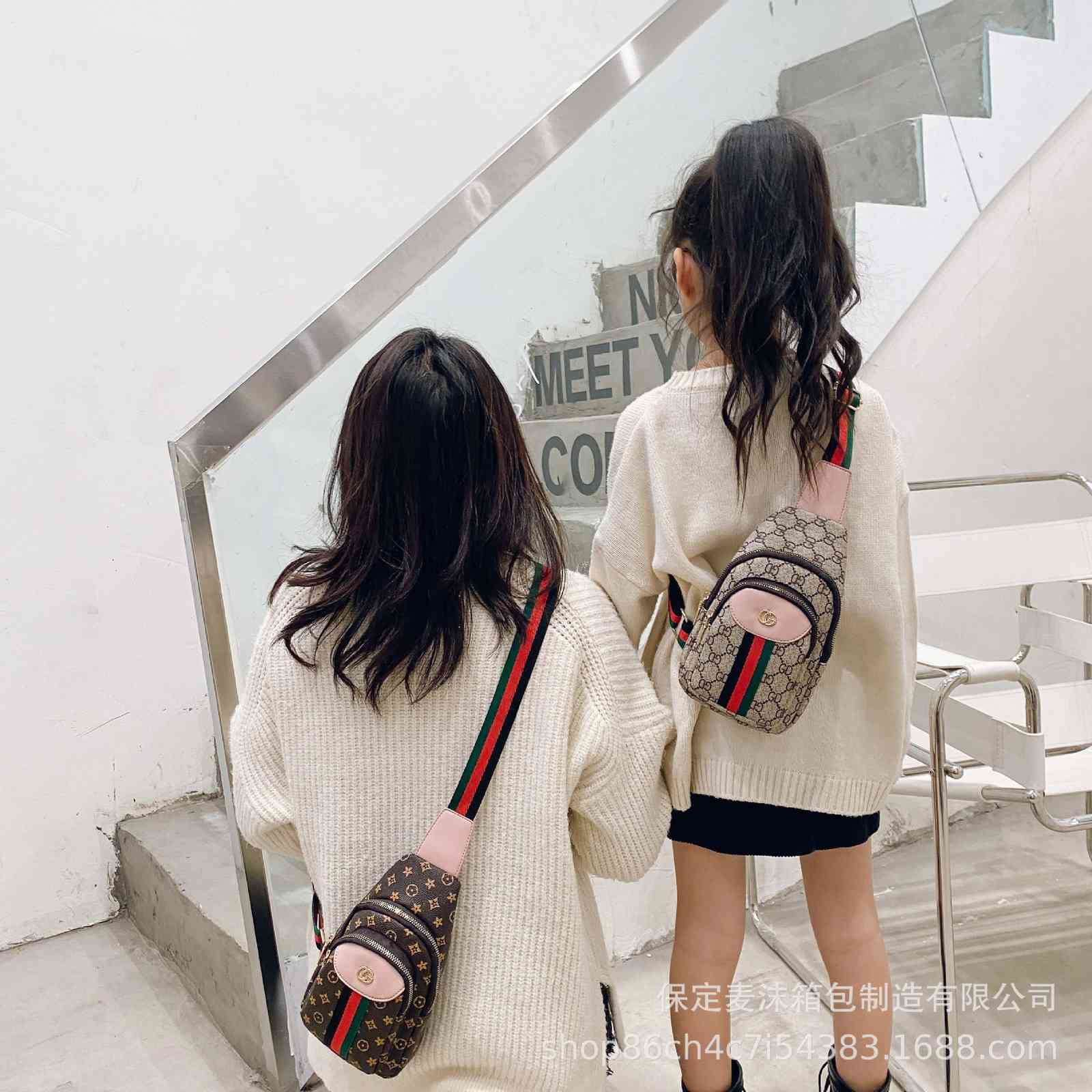 Factory new 2020 net red same chest bag versatile fashion ins super fire Mini parent child Single Shoulder Messenger B
Factory new 2020 net red same chest bag versatile fashion ins super fire Mini parent child Single Shoulder Messenger B