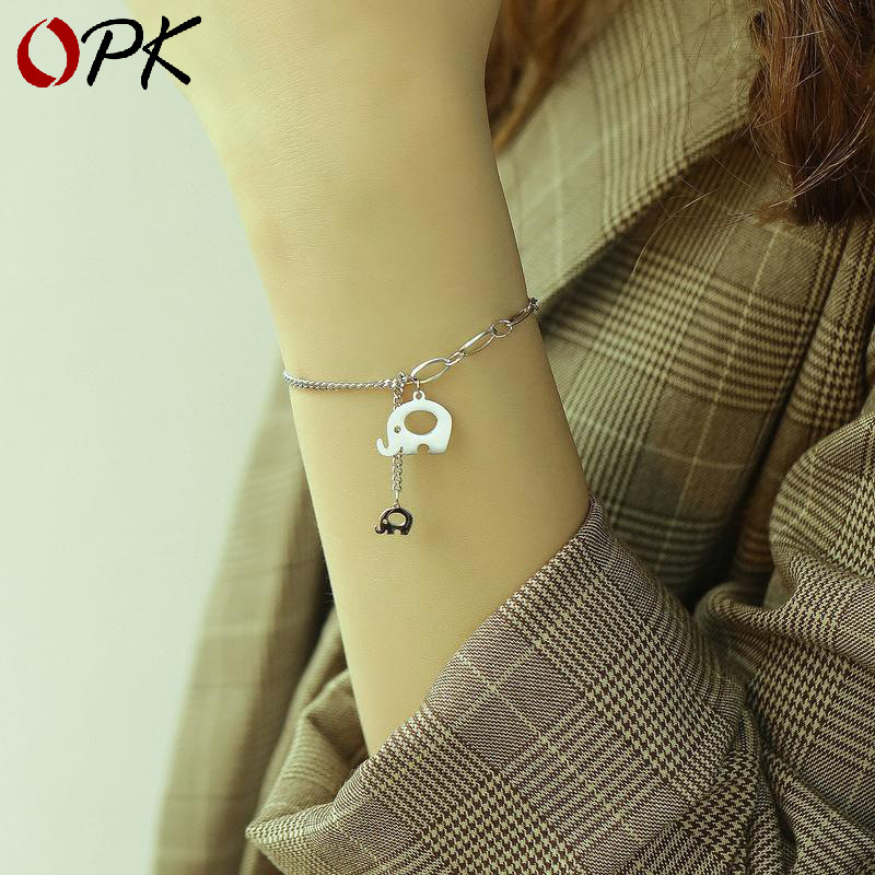 Fashion temperament elephant splicing titanium steel bracelet Female Minority design friend accessories smile face Bracelet
Fashion temperament elephant splicing titanium steel bracelet Female Minority design friend accessories smile face Bracelet
