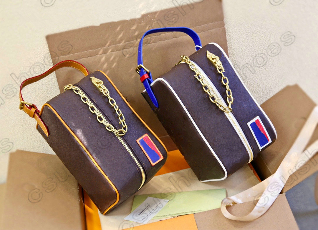 Cloakroom Dopp Kit Cosetic Bag Poche Toilette M45588 EXCLUSIVE HARDEST PIECE TO GET Mens Handbag Toiletry Cosmetic Case Womens Makeup bags M85149, For different price .no bag
Cloakroom Dopp Kit Cosetic Bag Poche Toilette M45588 EXCLUSIVE HARDEST PIECE TO GET Mens Handbag Toiletry Cosmetic Case Womens Makeup bags M85149, For different price .no bag