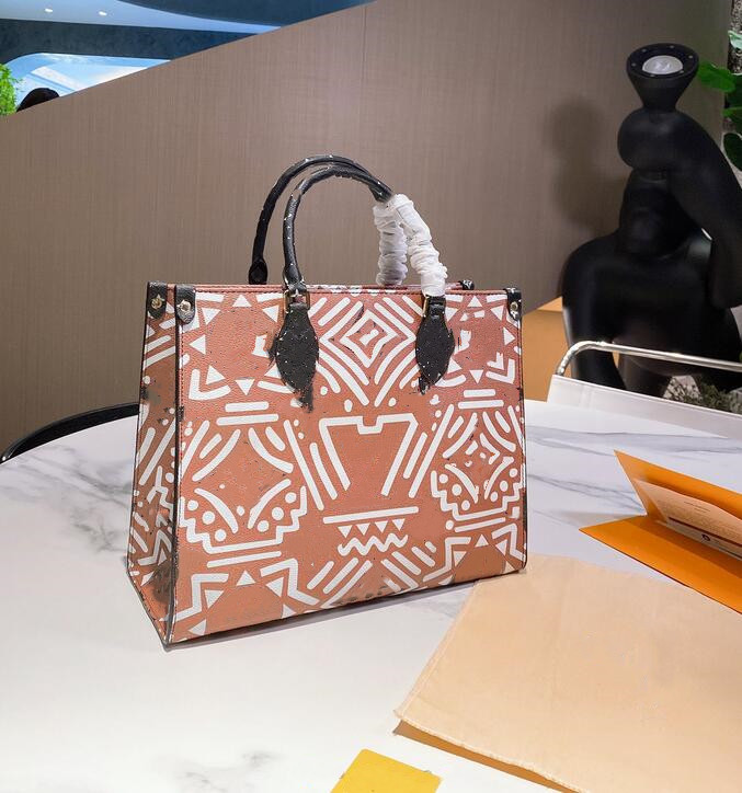 2021 multicolor Fashion casual bag shoulder graffiti classic women large capacity M45359, Red
2021 multicolor Fashion casual bag shoulder graffiti classic women large capacity M45359, Red