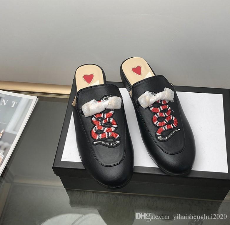 2020 new Designer luxury Women Summer Lace Velvet Slippers Princetown Genuine Leather Mules Loafers Flats With Buckle Bees Snake Pattern FgO, Black
2020 new Designer luxury Women Summer Lace Velvet Slippers Princetown Genuine Leather Mules Loafers Flats With Buckle Bees Snake Pattern FgO, Black