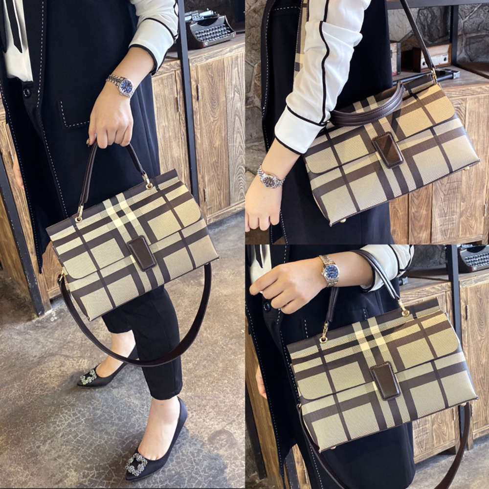 HBP Fashion Hong Kong 2021 new lattice bag Boston pillow portable one shoulder Crossbody Bag Leather Women's, Kaqige with coffee color (hong kong direct mail) 
HBP Fashion Hong Kong 2021 new lattice bag Boston pillow portable one shoulder Crossbody Bag Leather Women's, Kaqige with coffee color (hong kong direct mail)