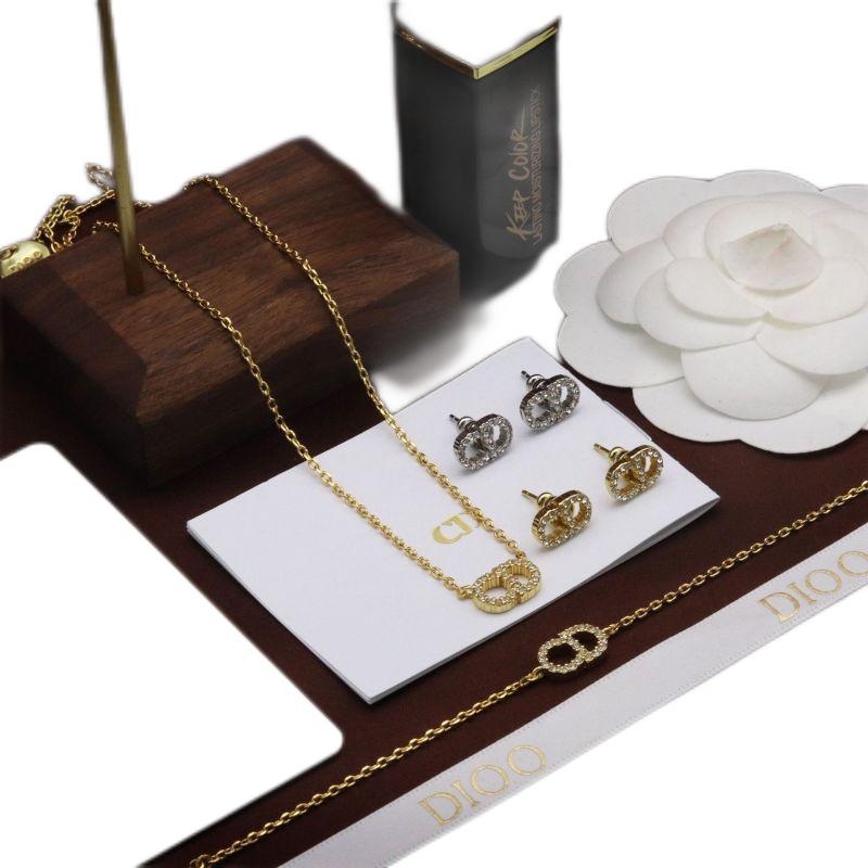 Unisex Bracelet Fashion Necklace Bracelets earrings Adjustable Chains for Man Woman Jewelry Bracelets New Logo Dio Design Jewelry set 3830, Boxes 4 color pick 1color
Unisex Bracelet Fashion Necklace Bracelets earrings Adjustable Chains for Man Woman Jewelry Bracelets New Logo Dio Design Jewelry set 3830, Boxes 4 color pick 1color