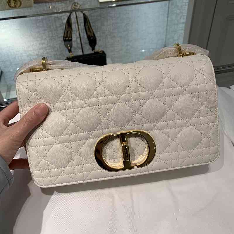 Ming Goes to Paris | French Counter Caro Medium Single Shoulder Diagonal Bag Beige / White
Ming Goes to Paris | French Counter Caro Medium Single Shoulder Diagonal Bag Beige / White