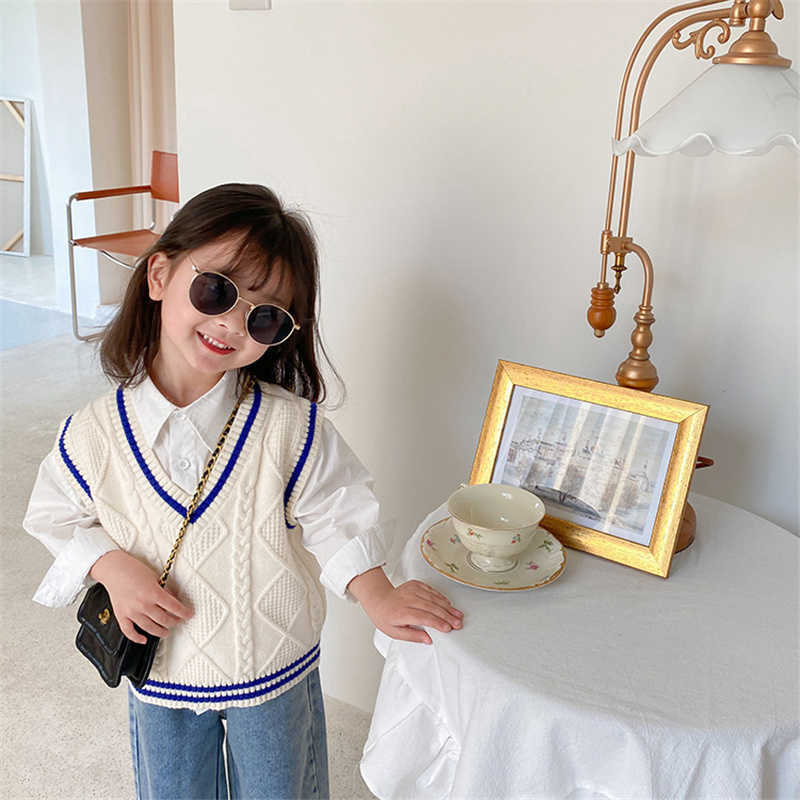Korean style cute children V-neck Knit Vest Spring boys girls casual sleeveless sweater waistcoats 210615, Blue
Korean style cute children V-neck Knit Vest Spring boys girls casual sleeveless sweater waistcoats 210615, Blue