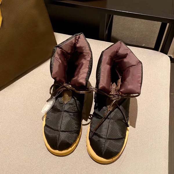 2021 luxury designer women's snow boots comfortable thick soled waterproof lace up winter high quality fashionable down warm ankle shoes, Brown
2021 luxury designer women's snow boots comfortable thick soled waterproof lace up winter high quality fashionable down warm ankle shoes, Brown