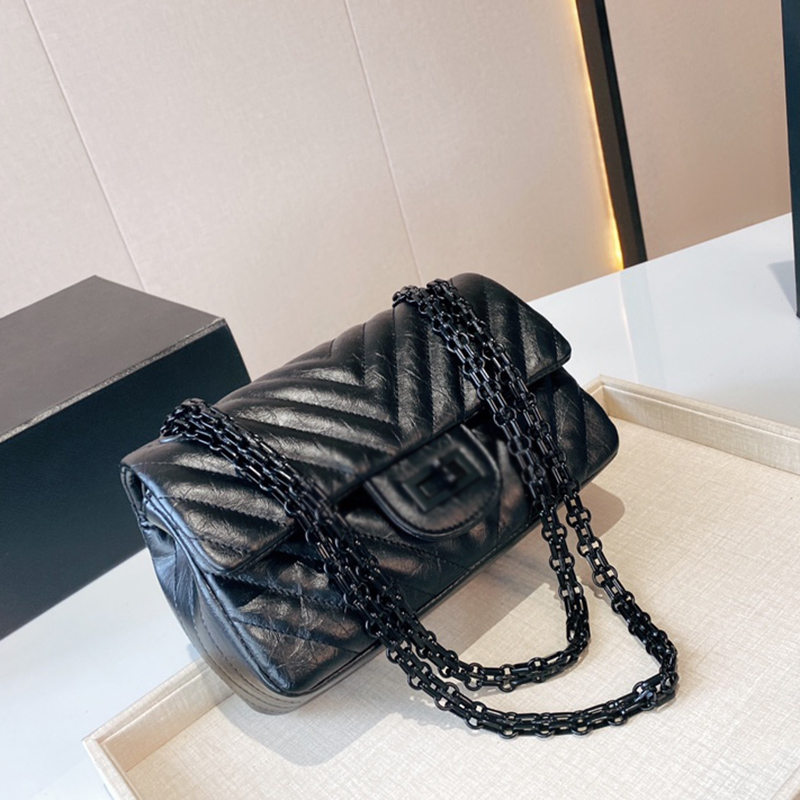 Designer Women CF Chain Crossbody Bag Paris Brand Sheepskin V Quilted Double Flap Handbags Genuine Leather Shopping Shoulder Handbag Luxurys Designers Bags, 22cm
Designer Women CF Chain Crossbody Bag Paris Brand Sheepskin V Quilted Double Flap Handbags Genuine Leather Shopping Shoulder Handbag Luxurys Designers Bags, 22cm