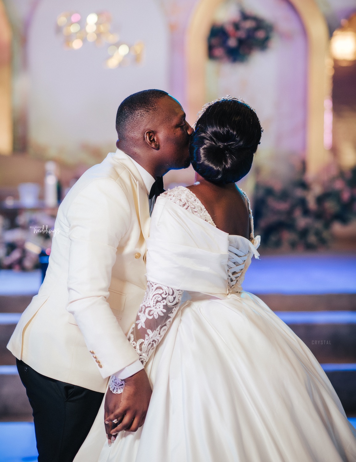 Stunning Plus Size Lace Wedding Dresses Bateau Neck Bridal Gowns Long Sleeves A Line Sweep Train Satin Corset Vestido De Novia