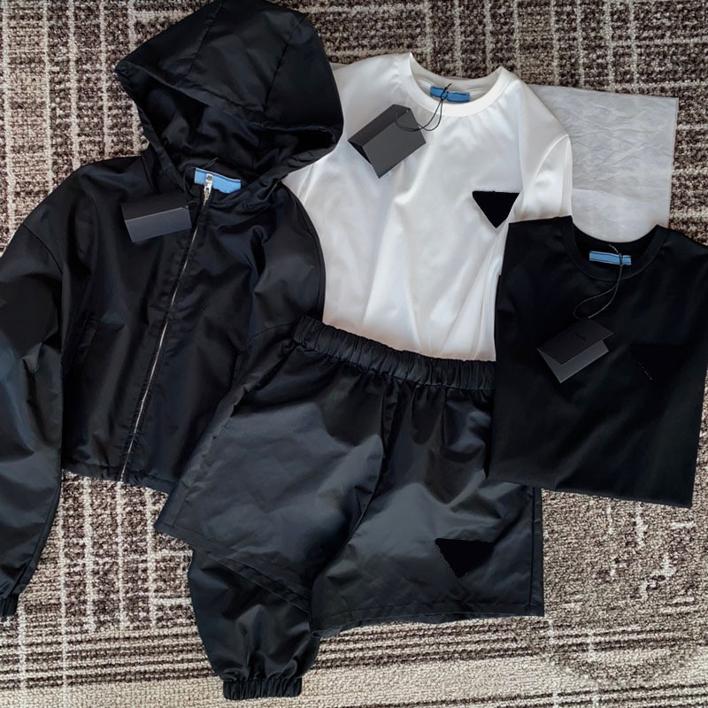 Design Women Tracksuits Girls Designer Suits Fashion Womens Sexy Jackets Tshirts Shorts and Skirt with Triangle Badge Lady Trendy Clothing Sets, Pbag
Design Women Tracksuits Girls Designer Suits Fashion Womens Sexy Jackets Tshirts Shorts and Skirt with Triangle Badge Lady Trendy Clothing Sets, Pbag