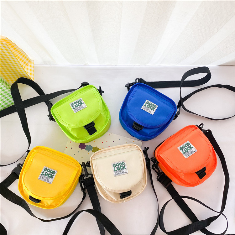 Children casual handbags fashion boys girls letter One shoulder Crossbody Bag 2021 kids canvas mini change purse F317, Mix colors random
Children casual handbags fashion boys girls letter One shoulder Crossbody Bag 2021 kids canvas mini change purse F317, Mix colors random