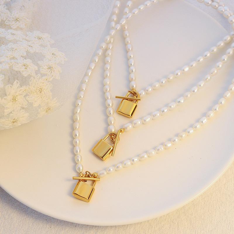 Chokers Minar Delicate Sweet Gold Lock Key Pendant Necklace For Women Real Freshwater Pearl Beads Necklaces Wedding Jewelry 2021
Chokers Minar Delicate Sweet Gold Lock Key Pendant Necklace For Women Real Freshwater Pearl Beads Necklaces Wedding Jewelry 2021