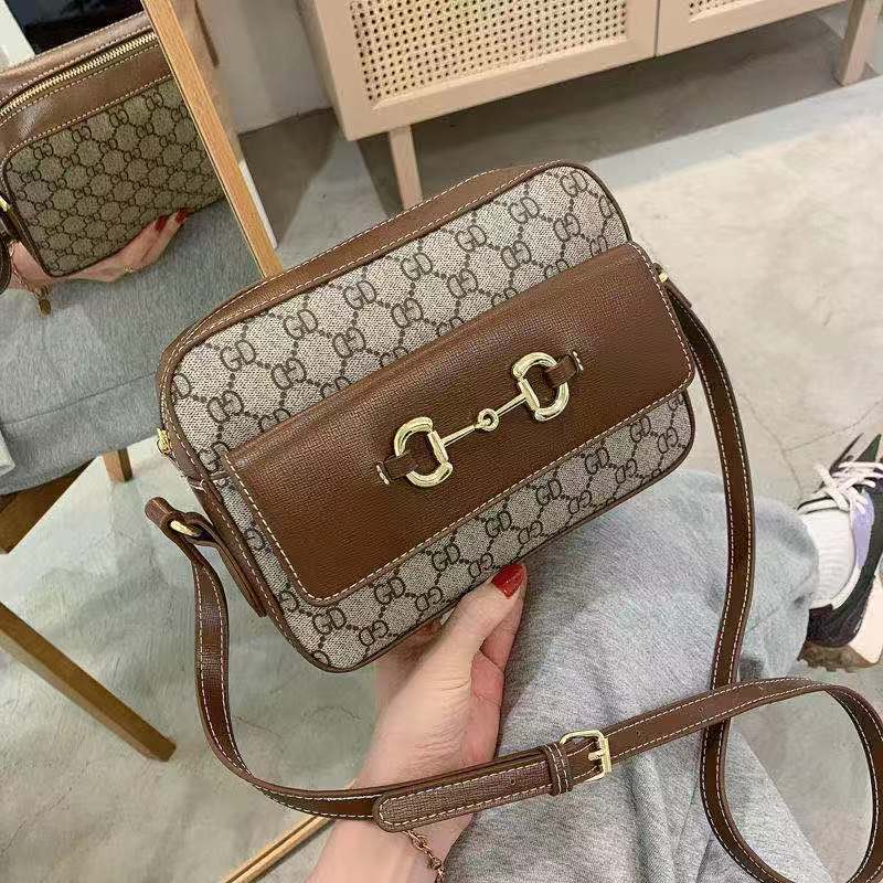 2021 high quality fashion luxury bag PU leather brand shoulder m large women's # 3807 size 24 17 8
2021 high quality fashion luxury bag PU leather brand shoulder m large women's # 3807 size 24 17 8