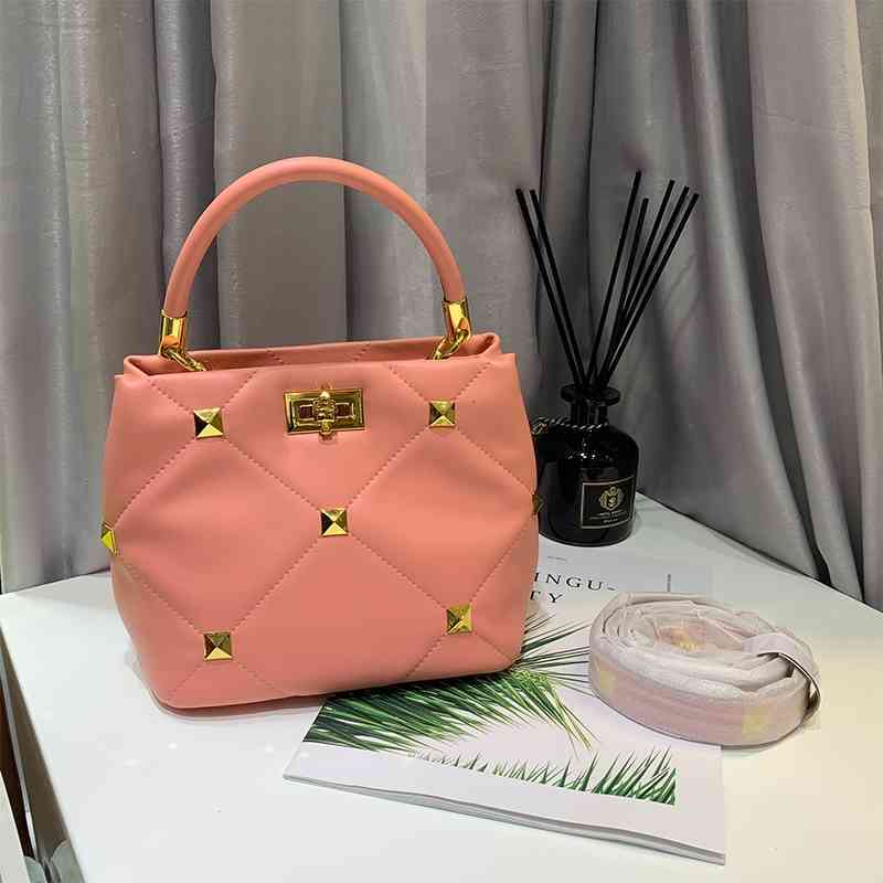 Women Luxurys Designers Bags 2021 fashion all-match ladies high quality rivet messenger Designer Handbag Handbags Totes Crossbody Bag
Women Luxurys Designers Bags 2021 fashion all-match ladies high quality rivet messenger Designer Handbag Handbags Totes Crossbody Bag