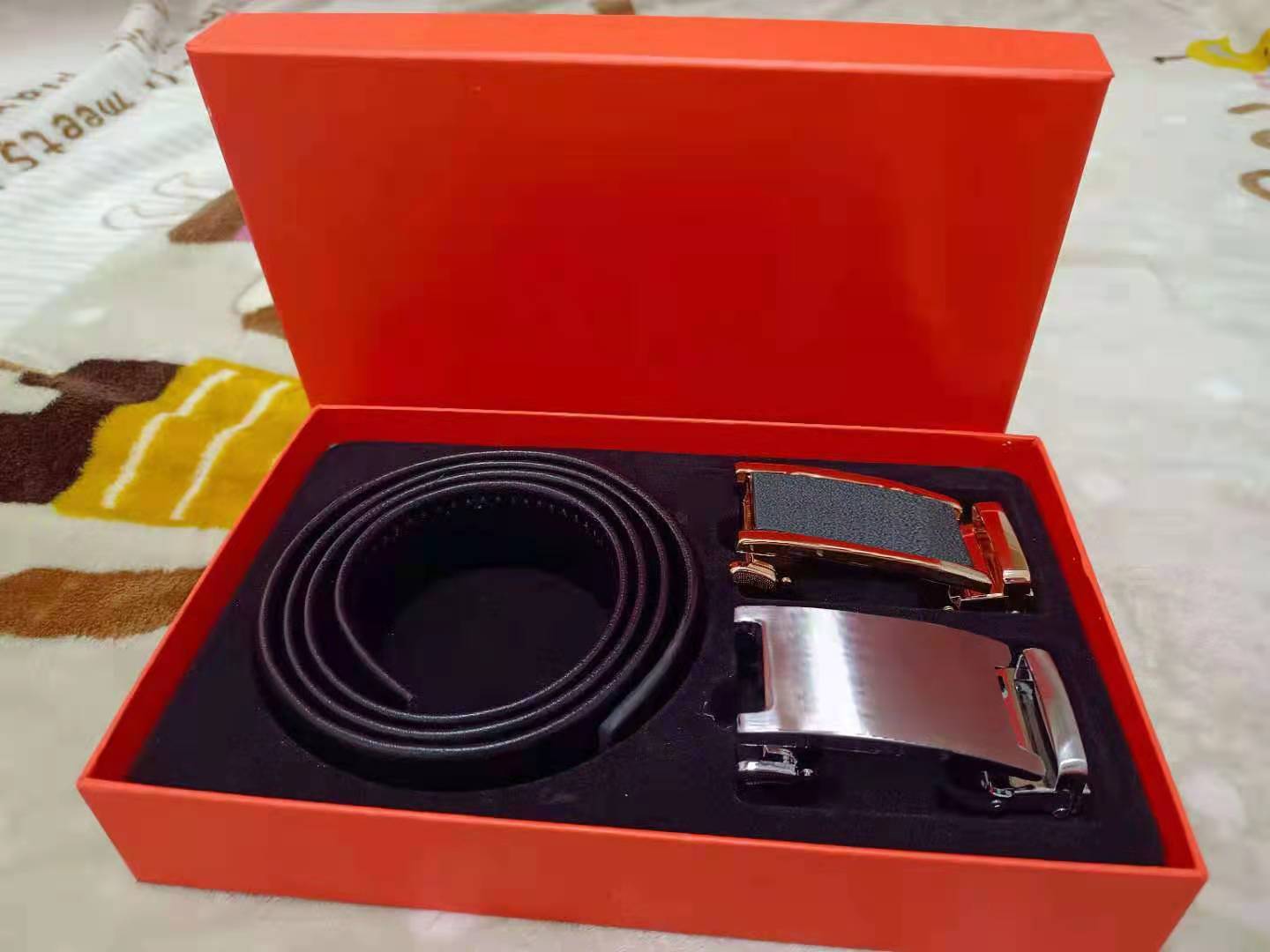 Fashion accessories high quality leather belt men and women double buckle automatic genuine multi-color optional cowhide orange box, With box
Fashion accessories high quality leather belt men and women double buckle automatic genuine multi-color optional cowhide orange box, With box